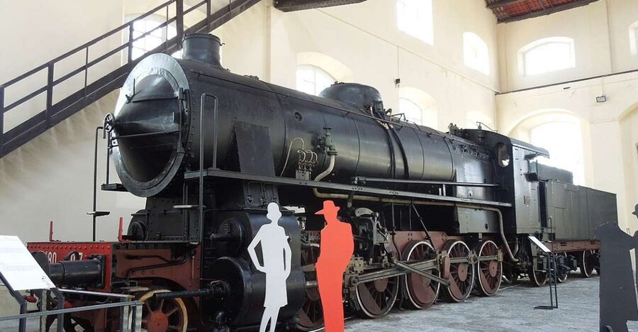 Pietrarsa Railway Museum Guided Tour & Transfer - Guided entry and meeting your guide, what the tour includes on arrival