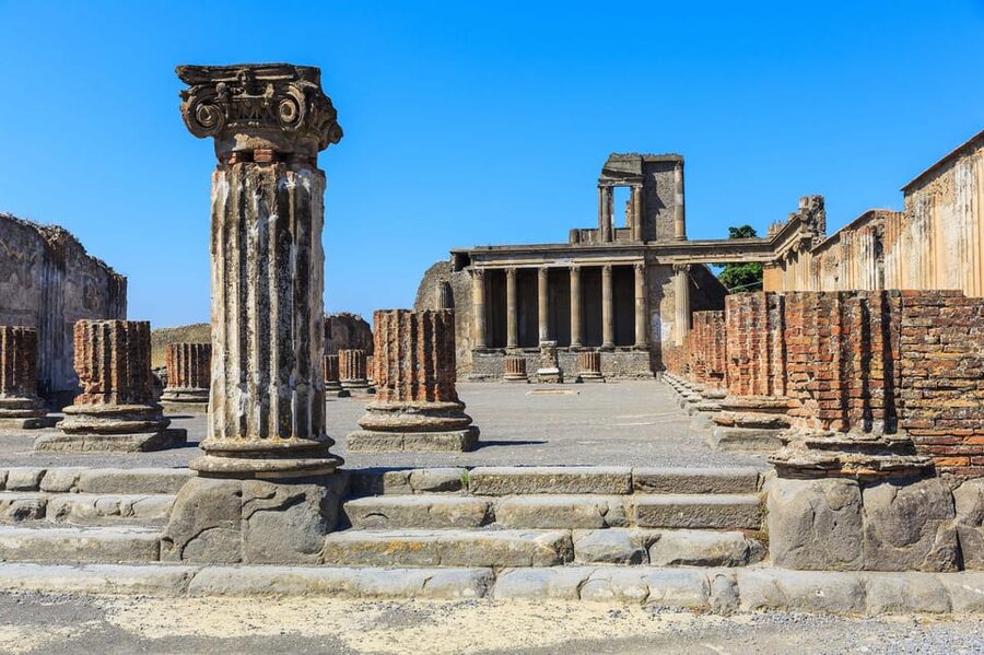 Pompei: Audio guide of the archeological site - Entering the story: streets, ash, and the sense of daily routine
