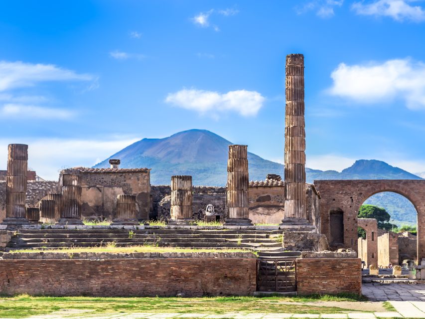 Pompei: Pompeii and Vesuvius Combo with Transfer and Tickets - Who this tour suits best, and who should pass