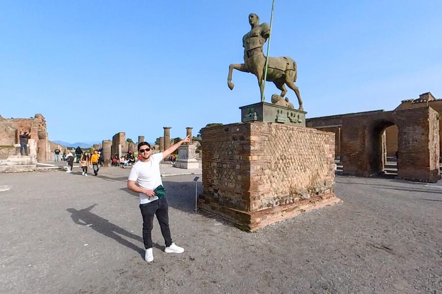 Pompeii: 2 Hours Skip the Line Visit with a Licensed Guide - Meeting at Hotel Vittoria in Piazza Esedra, and why it matters