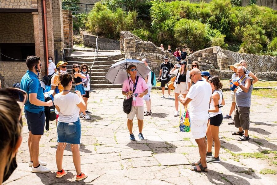Pompeii: 2H group guided tour with a certified guide - The listening advantage: group size and the whisper system