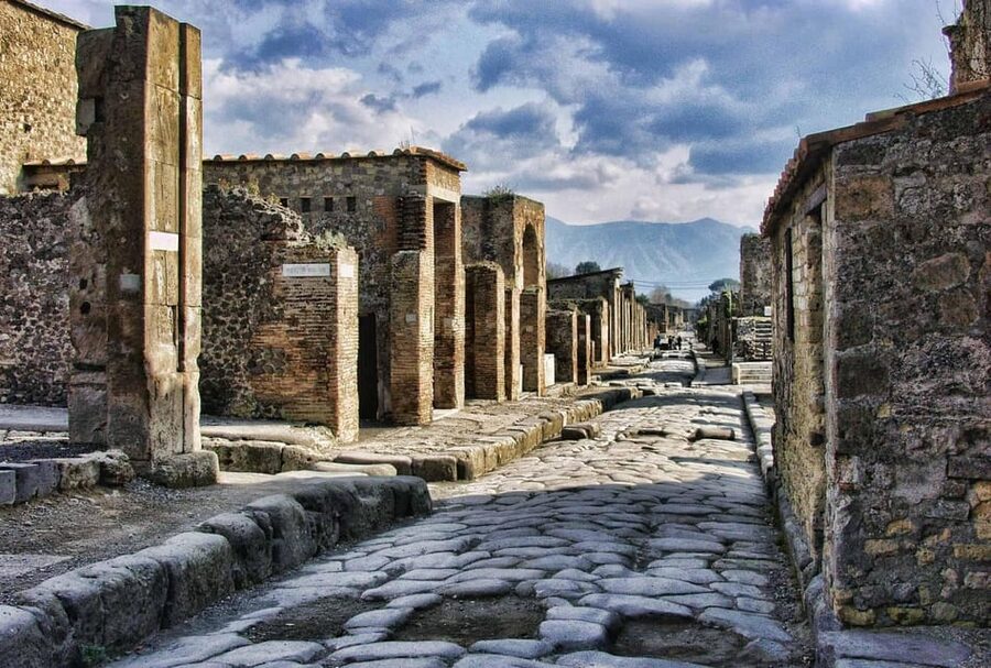 Pompeii: 2H group guided tour with a certified guide - What to bring and how to stay comfortable