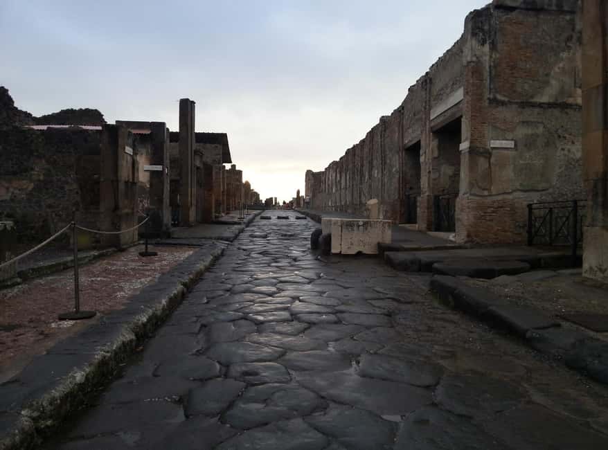 Pompeii : 2h small group tour with an archeologist - Key things to know before you go