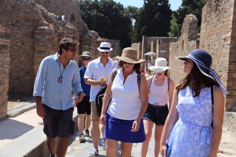 Pompeii 3-Hour Walking Tour - Your stop-by-stop route through Pompeii’s public life and private rooms