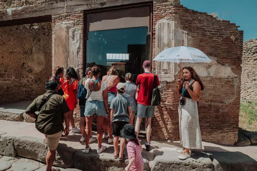 Pompeii 3hours Villa of Mysteries tour with an Archaeologist - Roman House Stops: How Pompeii Shows Daily Life at Human Scale