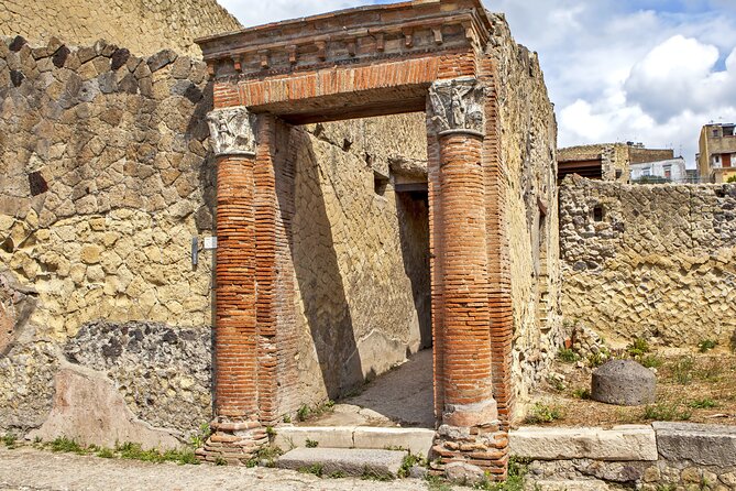 Pompeii and Herculaneum Small Group Tour with an Archaeologist - From Pompeii to Herculaneum: train or minibus, and why the transport matters