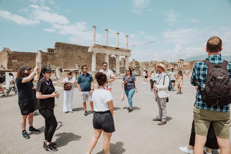 Pompeii and Oplontis: Small Group Tour with an Archaeologist - Western Pompeii in Motion: Forum, Apollo, Basilica, and More