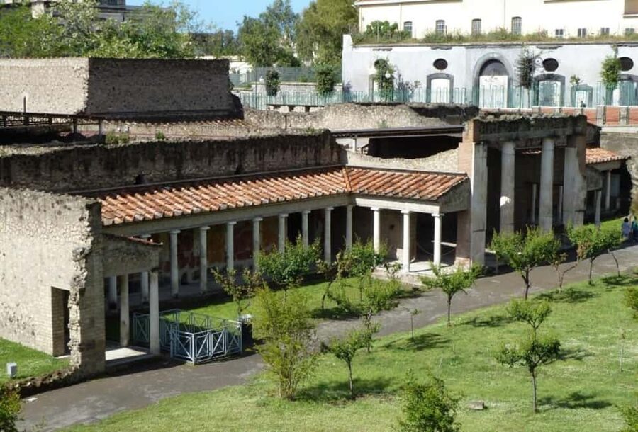 Pompeii and Oplontis: Small Group Tour with an Archaeologist - Oplontis and the Villa of Poppea: Frescoes and Grand Architecture