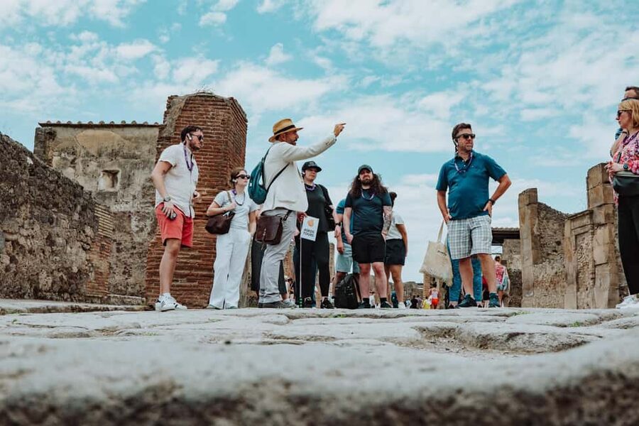 Pompeii and Oplontis: Small Group Tour with an Archaeologist - Where You Meet at Porta Marina Superiore (and How to Find the Group Fast)