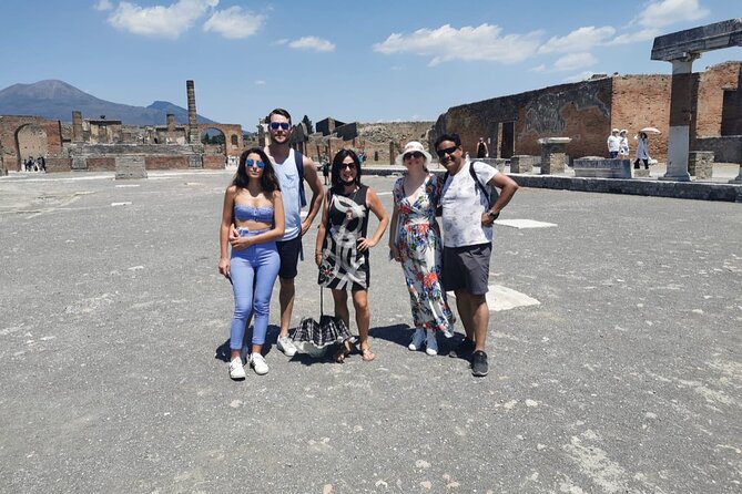 Pompeii and Sorrento Day Trip from Naples - Lunch in Pompeii: Included Pizza and How Not to Lose Your Time