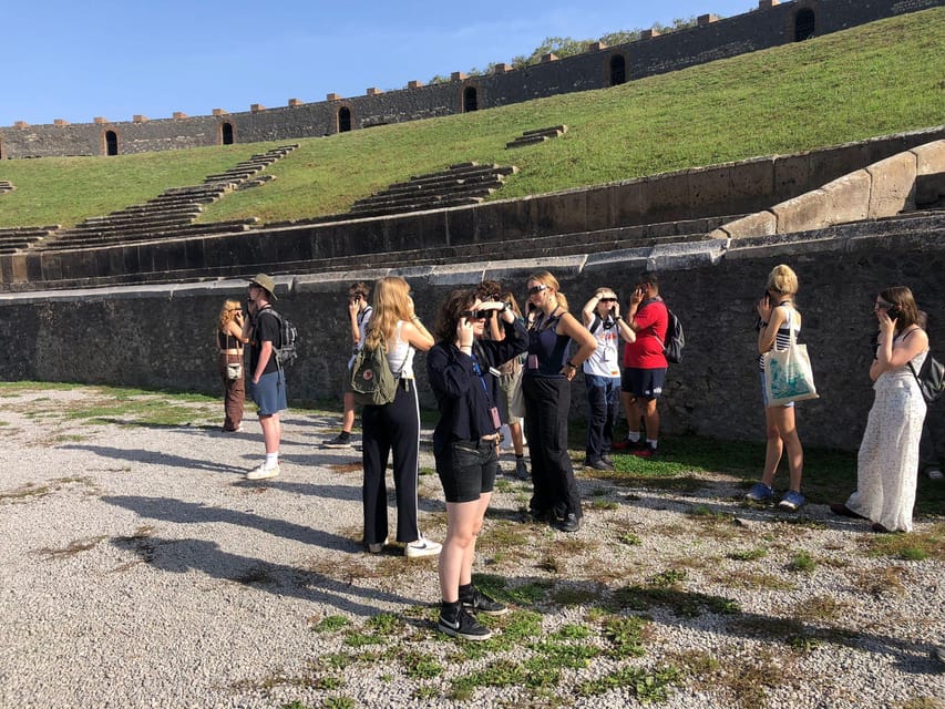 Pompeii: AR Glasses Augmented Reality Tour - Itinerary breakdown: start, the Pompeii walk, and back again