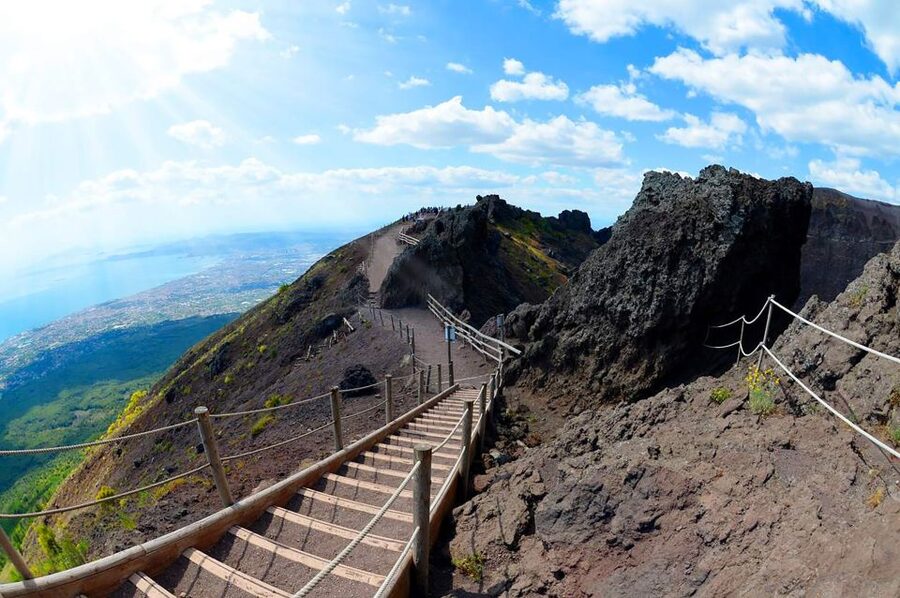 Pompeii: Day Tour of Pompeii and Vesuvius with Bus Transfer - The Pompeii Meeting Point and Getting Oriented Fast