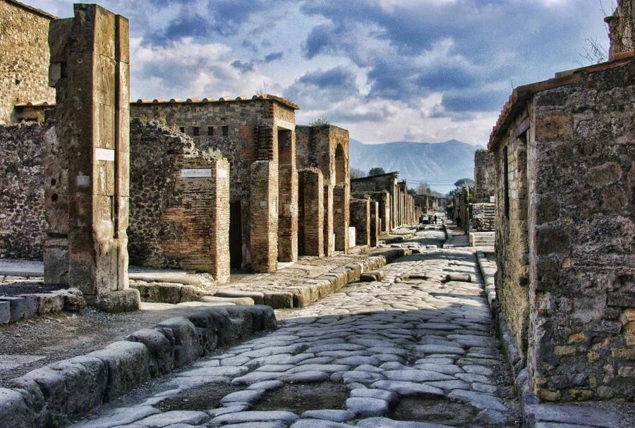 Pompeii: Day Tour of Pompeii and Vesuvius with Bus Transfer - Pompeii With Express Entry and a Licensed Guide