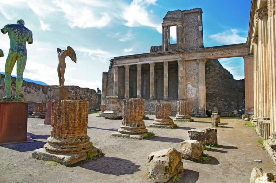 Pompeii: Entry Ticket & Guided Tour with an Expert Historian - From Piazza Esedra to the Gates of Pompeii