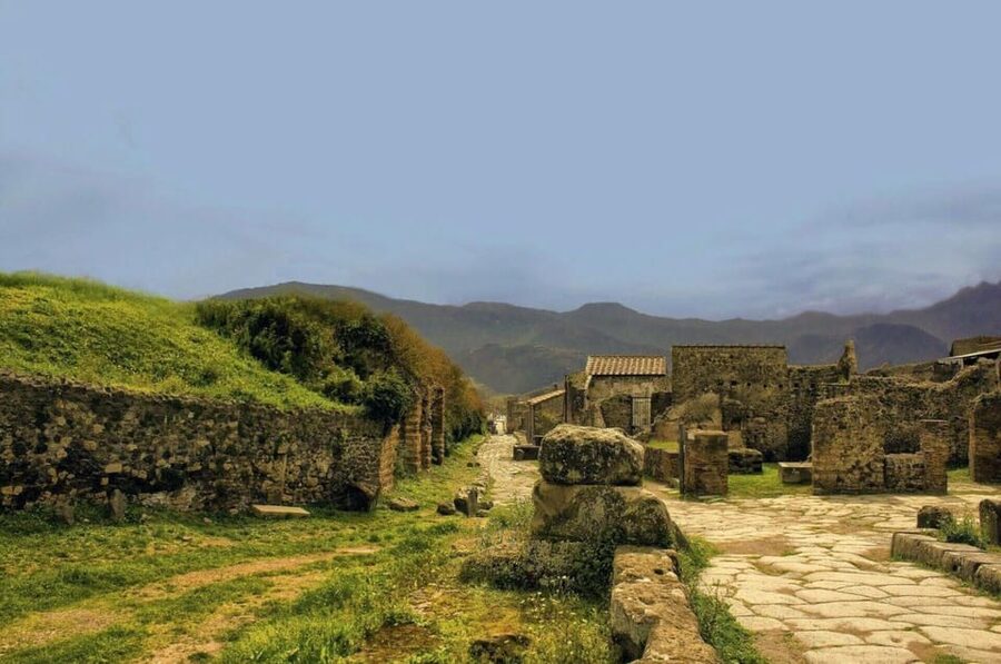 Pompeii: Entry Ticket & Guided Tour with an Expert Historian - Using the 130+ Point Audio Guide After Your Tour
