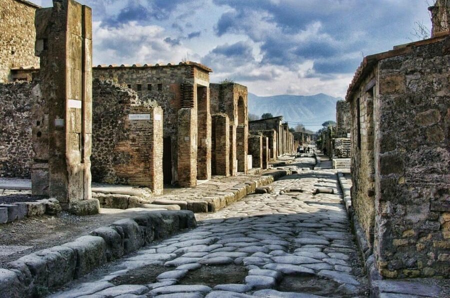 Pompeii: Entry Ticket & Guided Tour with an Expert Historian - A Two-Hour Tour Led by an Art Historian