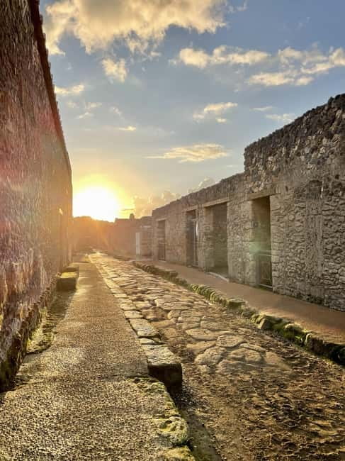 Pompeii: Exclusive Tour with Archaeologist and Entry Tickets - The Macellum and the Plaster Casts That Stop You Cold