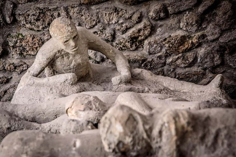 Pompeii: Exclusive Tour with Archaeologist and Entry Tickets - The Lupanare and the Street Life Connections