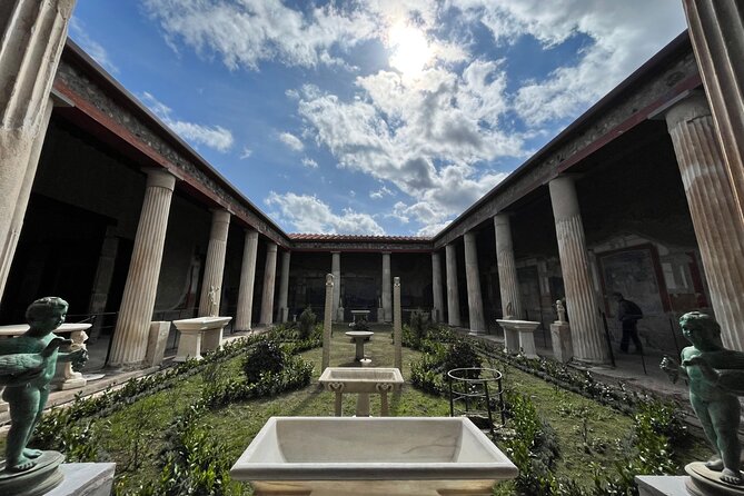 PompeiI Exclusive Tour with your Archaeologist in a Small Group - Getting in fast: the Via Villa dei Misteri meeting point and priority access