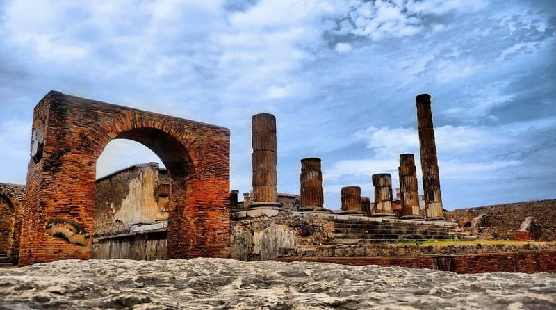 Pompeii: Group Tour with an Archeologist Guide - Entering Pompeii: skip-the-line, then go at real-world pace