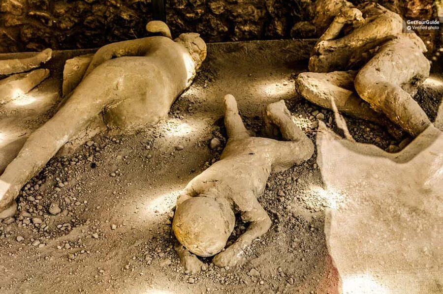 Pompeii: Group Tour with an Archeologist Guide - Porta Marina to the Basilica: where the guide makes architecture make sense
