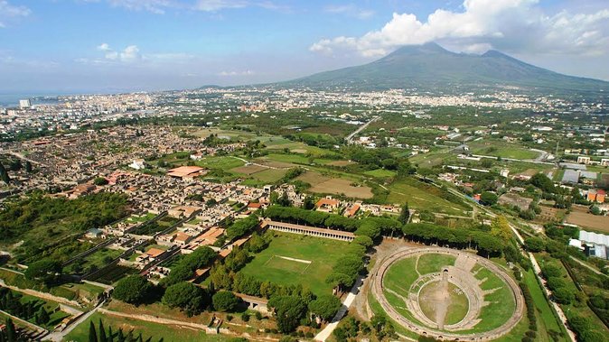 Pompeii Guided Group Tour with Entry Ticket and Archaeologist - The big value of a 2-hour Pompeii highlights tour