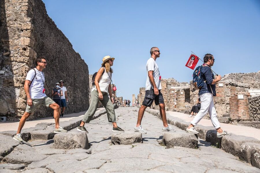 Pompeii: Guided Tour and Skip-the-Line Ticket - How the guide turns streets and buildings into real life