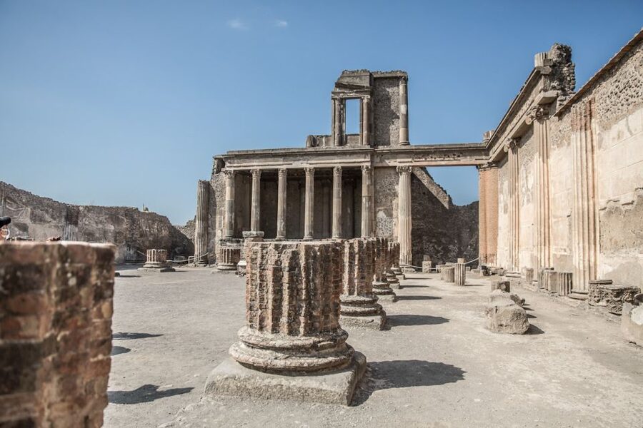 Pompeii: Guided Tour and Skip-the-Line Ticket - Lupanare and Macellum: the choices people made