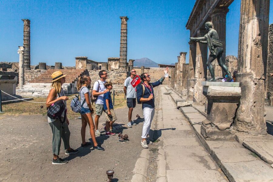Pompeii: Guided Tour and Skip-the-Line Ticket - Finding your guide: where the tour starts