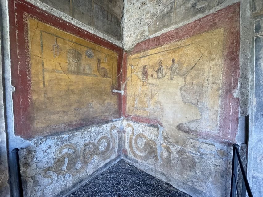 Pompeii: Guided Tour & Skip the Line Ticket - Small group energy: why it can feel more personal