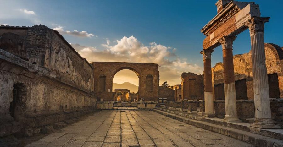 Pompeii Guided Tour with Archaeologist - Porta Marina Superiore Start: skip the bottleneck and get moving