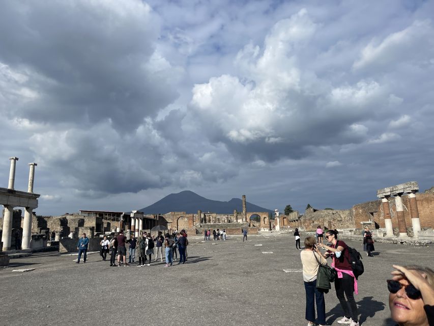 Pompeii: Highlights Guided Walking Tour - Meeting at Ristorante Bar Sgambati (and spotting the red sign)