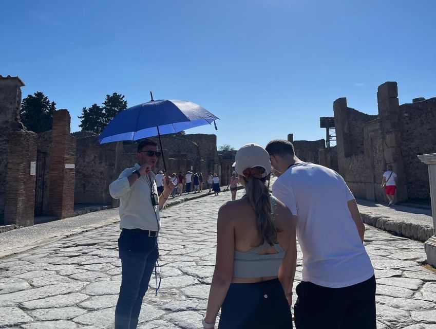 Pompeii in 2h and 30mnt: walk with local guide - The Guided Route: Houses and Shops That Make Daily Life Feel Real
