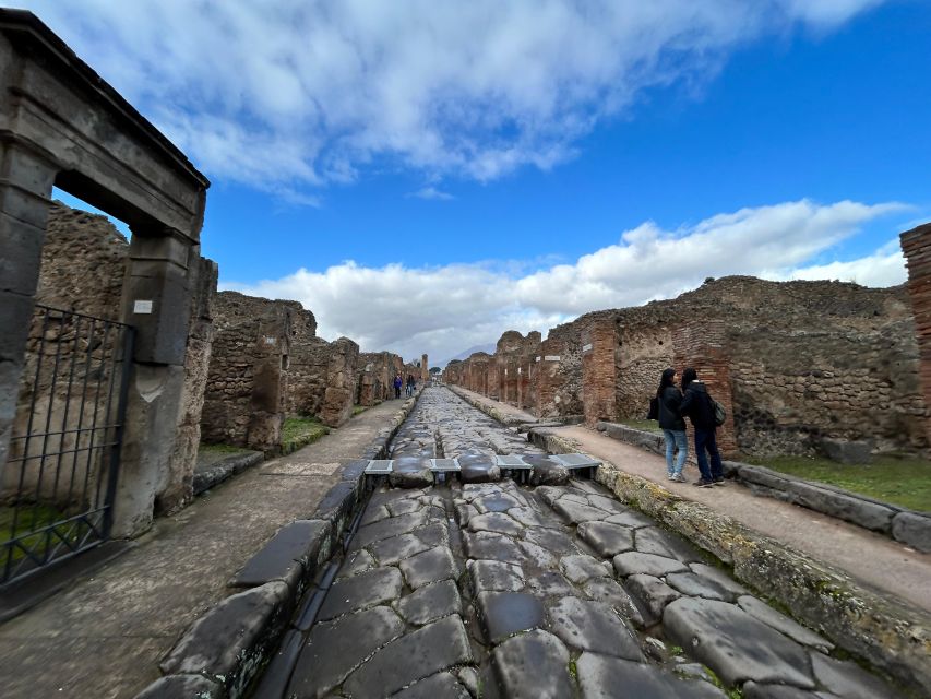Pompeii in 2h and 30mnt: walk with local guide - Facing the Human Cost: Seeing the Casts Up Close