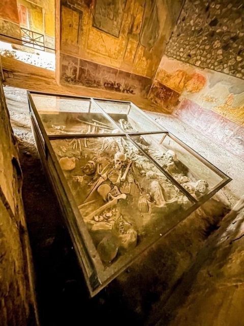 Pompeii in 2h and 30mnt: walk with local guide - Meeting at Pompeii Parking Zeus, Then Starting With the Right Time Budget