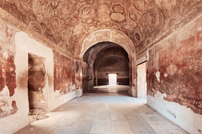 Pompeii Private Tour with an Archaeologist and Skip The Line - 3 hours - Markets and workshops: Macellum, wool trade, take-away food, and laundry