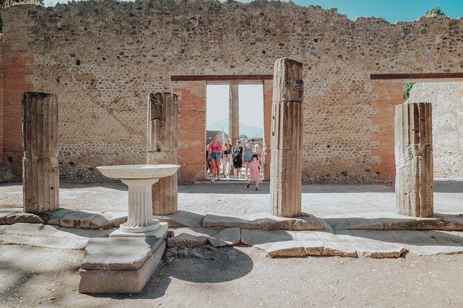 Pompeii Private Tour with an Archaeologist Guide - Via dell’Abbondanza: street life, not just buildings