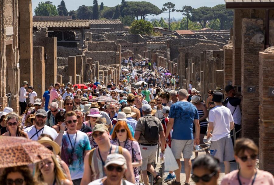 Pompeii: Skip-the-Line Entry & Audioguide - Streets, aqueducts, fountains, and public life