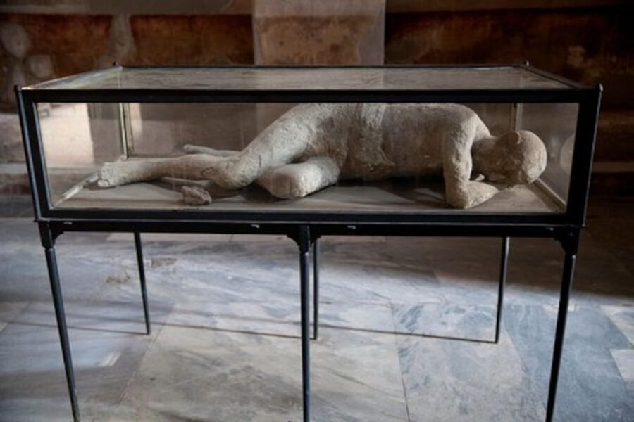 Pompeii: Skip-the-Line Guided Tour with Expert Archaeologist - Heat, shoes, and the practical tips that keep the day fun