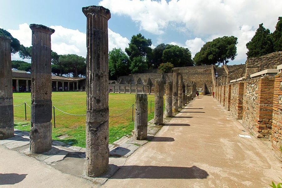 Pompeii: Skip-the-Line Guided Tour with Expert Archaeologist - Skip-the-line entry, small-group pace, and the sound system