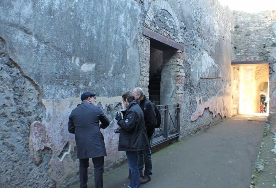 Pompeii: Skip-the-Line Tickets and Tour with Archaeologist - How guides like Lallo and Italo turn ruins into human scenes