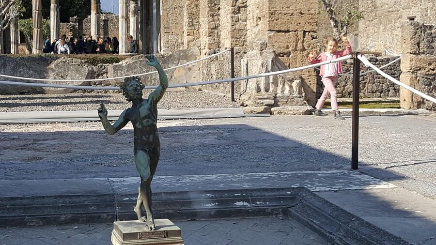 Pompeii: Skip-the-Line Tickets and Tour with Archaeologist - Pace, photos, and when the tour ends