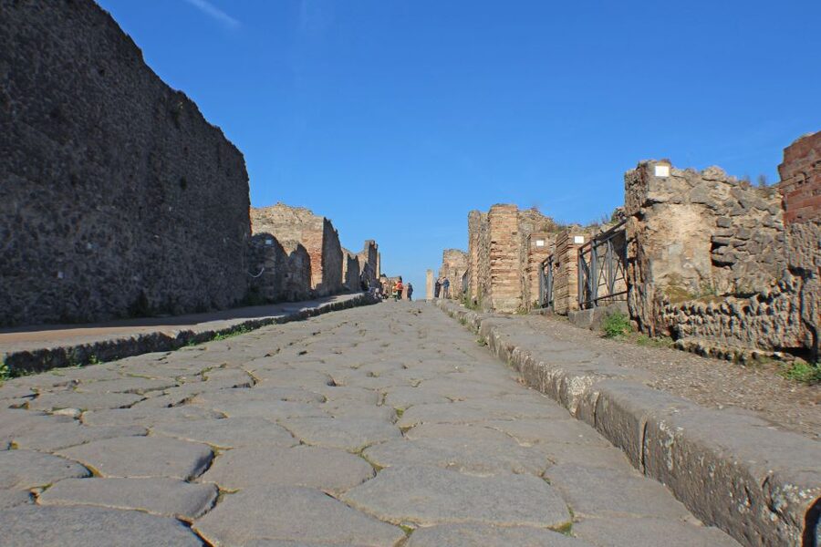 Pompeii: Skip-the-Line Tickets and Tour with Archaeologist - Price and logistics: is $105 for 2 hours good value?