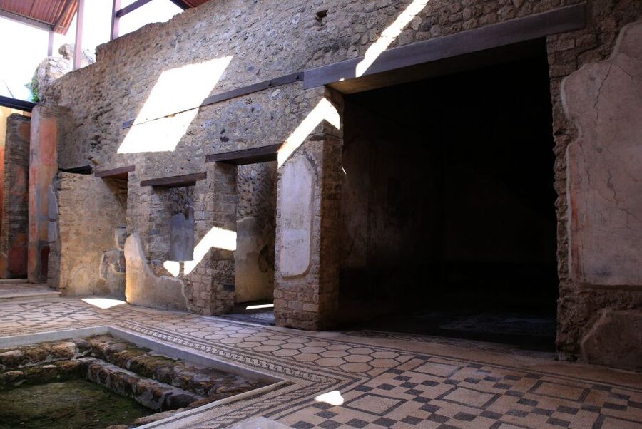 Pompeii: Skip-the-Line Tour for Kids and Families - What your guide does to keep kids focused (and adults too)