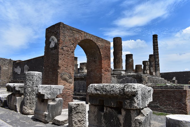 Pompeii Skip-the-line Tour with Archaeologist Guide - Theater nights and bathhouse routine: entertainment and gossip in Roman style
