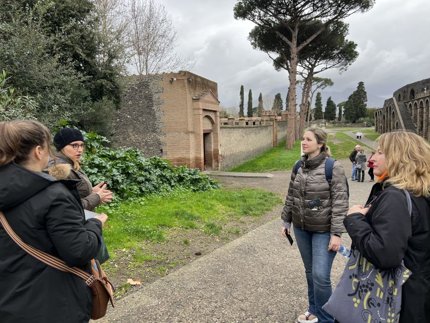 Pompeii: Small-Group Guided Tour with Skip-the-Line Ticket - Vetutius Placidus House and Thermopolium: Food, Work, and Routine