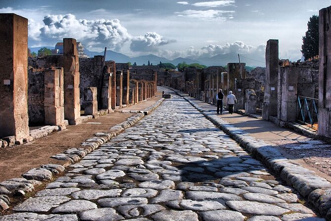 Pompeii Small Group Tour - Tickets Included - The 2-hour guided circuit: what you’ll get in practice