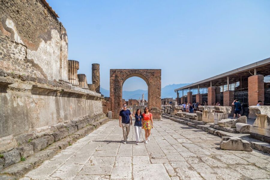 Pompeii: Small Group Tour with an Archaeologist - Villa of the Mysteries: frescoes worth your extra hour