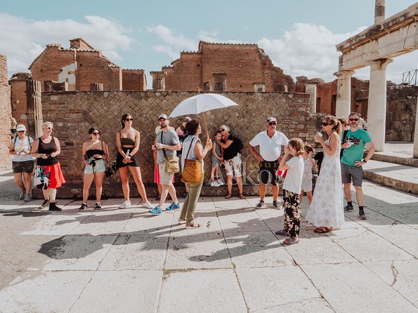Pompeii: Small Group Tour with an Archaeologist - Pompeii made practical with an archaeologist guiding your route