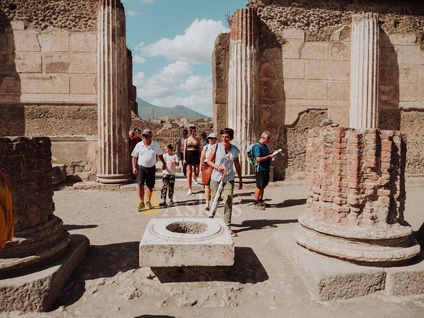 Pompeii: Small Group Tour with an Archaeologist - Houses, mosaics, and frescoes: why the art changes your viewpoint